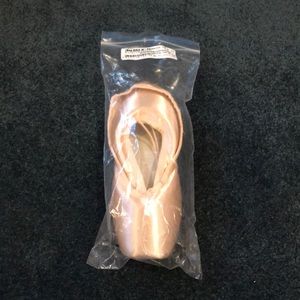 COPY - Mirella pointe shoes